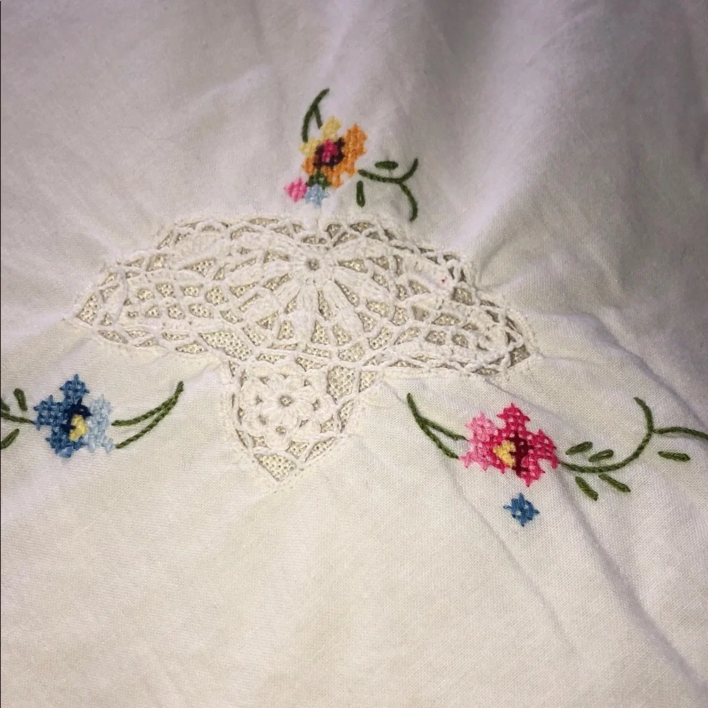 VINTAGE UPCYCLED COTTON TABLECLOTH EMBROIDERY & CROCHET DETAILS